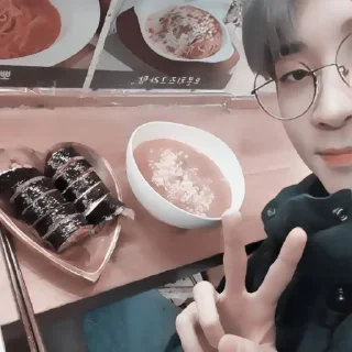 🎂 emoji wonwoo : hb2u ! fr @lomicor 🎂 Telegram sticker 19 of 70
