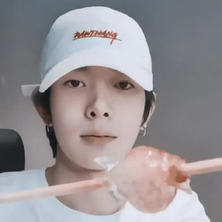 Sticker from #𝐦𝐨𝐨𝐝: heeseung ;: by @paradismaudit