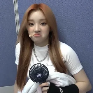 💋 emoji yuqi Telegram sticker 18 of 26