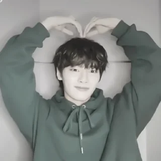 Sticker from ⋆ jeongin → @chaenniex ּ   ᜔ ܳ