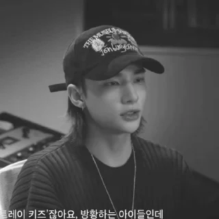Sticker from INTRO hyunjin @ARA2VH