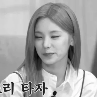 Sticker from @lanachanneI yeji