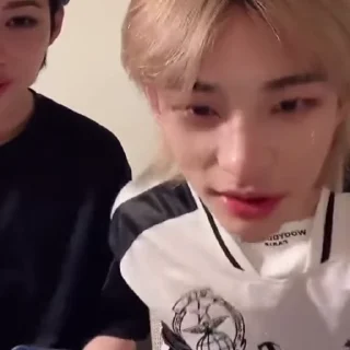 💱 emoji hyunjin tt live @vrsarchive Telegram sticker 4 of 35