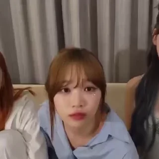 🌟 emoji sakura yunjin chaewon hong kong live weverse @D1TTI Telegram sticker 17 of 50