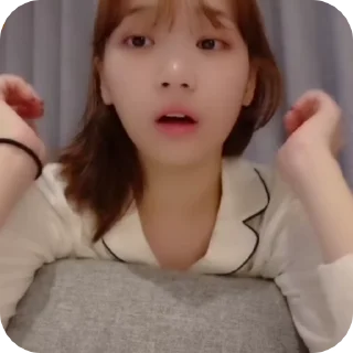 🎸 emoji Chaewon @mum_yuqi00 Telegram sticker 24 of 30