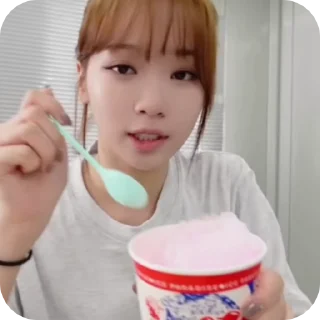🎸 emoji Chaewon @mum_yuqi00 Telegram sticker 9 of 30