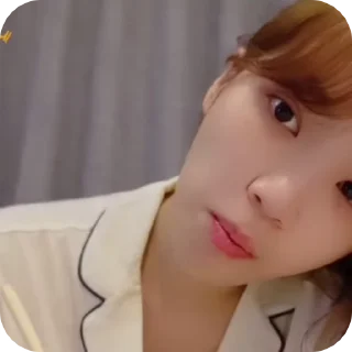 🎸 emoji Chaewon @mum_yuqi00 Telegram sticker 15 of 30