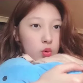 Sticker from Choerry @loonahellp