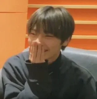 🤭 emoji maknae on top by @walefqq Telegram sticker 22 of 100