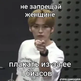 Sticker from Бабка общается фотками