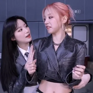 🤩 emoji Юци и Шухуа💋💄 Telegram sticker 11 of 22