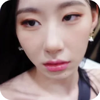 🎐 emoji `🪐°chaeryeong from @wee1q Telegram sticker 17 of 39