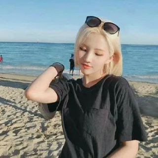 🌊 emoji Soyeon Telegram sticker 14 of 24