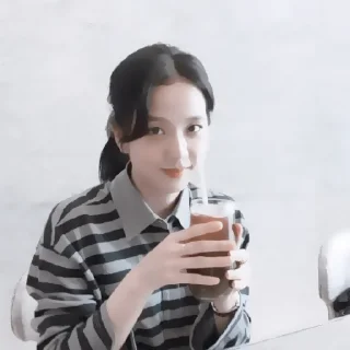 🎂 emoji jisoo : hb2u ! fr @lomicor 🎂 Telegram sticker 16 of 70