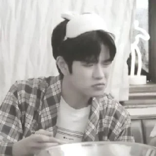 Sticker from — 🐶 ] seungmin ” :; @stikerssamyel