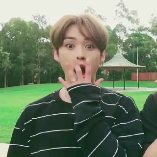 🤭 emoji булочка с 3рачей Telegram sticker 22 of 107