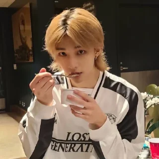 🥺 emoji бабушка ЙЕННИ Telegram sticker 24 of 49