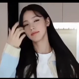 😅 emoji miyeon ml 🌸 ➡️ @Ctikerubot Telegram sticker 6 of 15