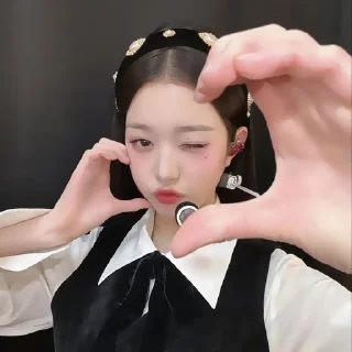 Sticker from Wonyoung//@aewirx