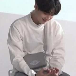 🥹 юнги вещает, sticker Telegram 21 sur 39