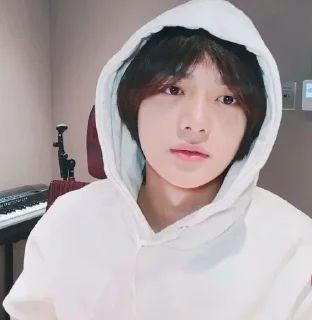 🌟 BOMGUY from K-POP PLANET, sticker Telegram 4 sur 17
