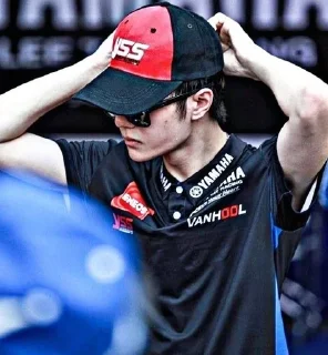 🦁 Wang Yibo, стикер Telegram 17 из 51