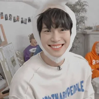 🐰 kim doyoung, стікер Telegram 19 з 119