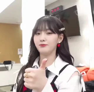 🤔 Chaehyun kep1er, Telegram sticker 15 of 33