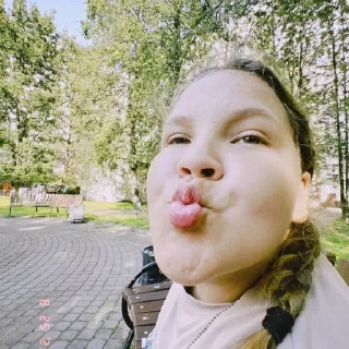 💋 Жужа, стікер Telegram 2 з 79
