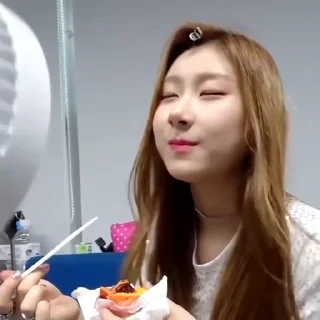 🎟 — chaeryeong by @liulve, Telegram sticker 16 of 40