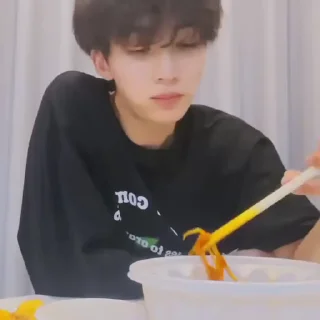 🍴 jeonghan @SSICTS, sticker Telegram 24 sur 35