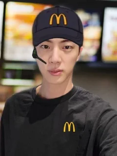 bald kim seokjin👨‍🦲