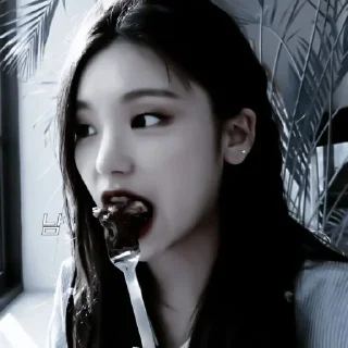 🪣 🪣 :; yeji :; by @ebanatnatria60, Telegram sticker 8 of 50