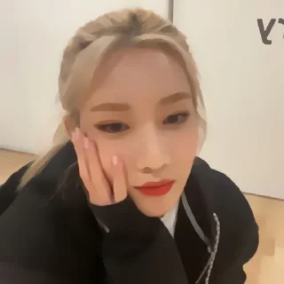 🎧 が !¡🎧 Kim lip . . . @lastmeetingg, стікер Telegram 17 з 28