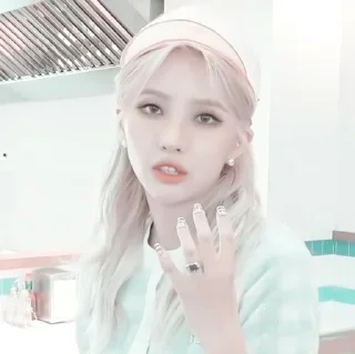 🏐 #𝐯𝐥𝐨𝐠: soyeon 110721 ;: by @paradismaudit, Telegram sticker 6 of 40
