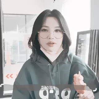 #𝐯𝐥𝐨𝐠: soyeon 230522 ;: by @paradismaudit