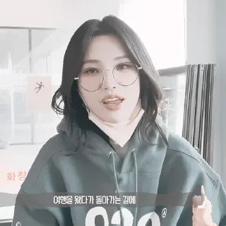 #𝐯𝐥𝐨𝐠: soyeon 230522 ;: by @paradismaudit