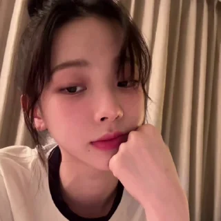 🤩 karina @krnstk, sticker Telegram 10 sur 50