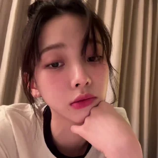 🤩 karina @krnstk, sticker Telegram 15 sur 50