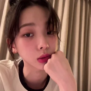 🤩 karina @krnstk, sticker Telegram 9 sur 50