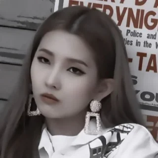🦡 #𝐦𝐨𝐨𝐝: soyeon ;: by @paradismaudit, Telegram sticker 6 of 40