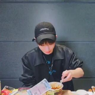 🪨 taehyun``@foreststickers, sticker Telegram 15 sur 30