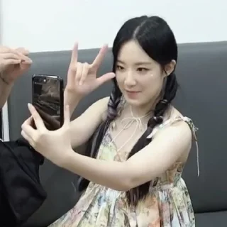🌟 Shuhua:@kpop2127, Telegram sticker 4 of 35