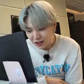 ☁️ yoongi @bonesdolly, стікер Telegram 24 з 40