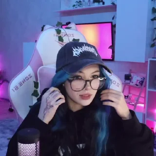Стикеры 👉 @animokubot