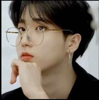 🤔 K-pop, стікер Telegram 6 з 29