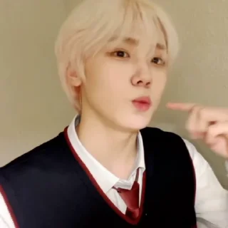 🐈 ★'' SEONGMIN & @LO6V3R -, стікер Telegram 6 з 30