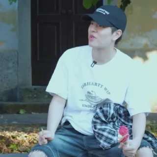 🍙 emoji ‌       ◜ 𝗄𝖺𝗐𝖺𝗂𝗂 𝗈𝗇𝗂𝗀𝗂r𝗂  ៸ ៸  @DewPack‌ Telegram sticker 19 of 45