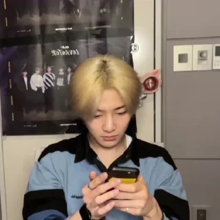 Sticker from 𝗃𝖾𝗈𝗇𝗀𝗂𝗇 ᯇ @mazeofskz