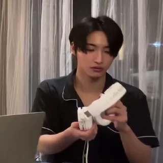 ⌚️ emoji ‌       ◜ 𝖲𝗅𝖾𝖾𝗉‌𝗒 𝖲𝗉𝗂𝖽𝖾r  ៸ ៸  @DewPack Telegram sticker 2 of 40